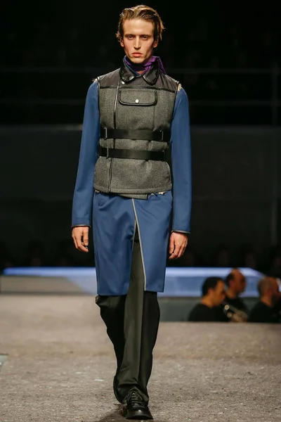 Look 24